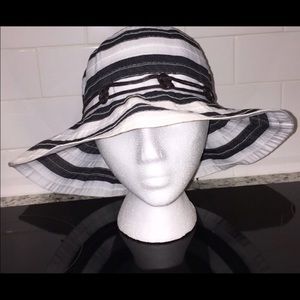 KALLINA. UPF 50+ 👒☀️ Ribbon Hat Black & White
